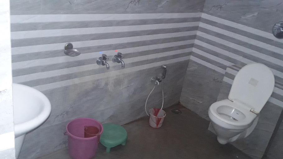 Bathroom 4, Hotel Kaustubh Shirdi, Ahmadnagar