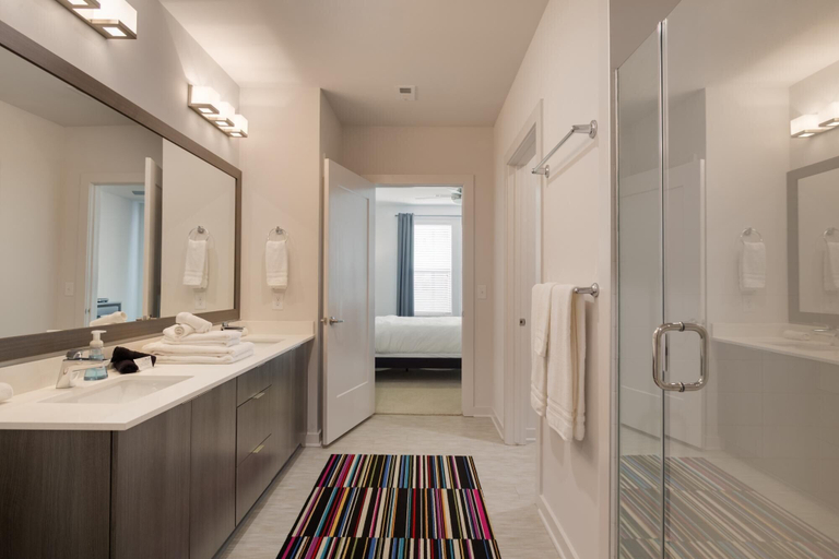 Room 4, S1bf Rare Find - Bright and Modern 1-br w Free Parking, Atlanta