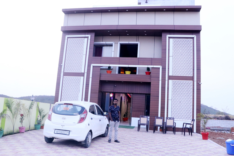 Exterior & Views