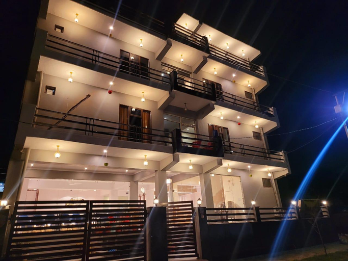Exterior & Views
