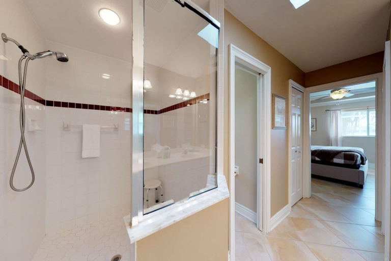 Bathroom 3, 3513 SW 29th Ave, Lee