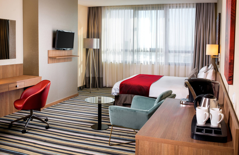 Bedroom 2, Leonardo Royal Hotel Warsaw, Warsaw