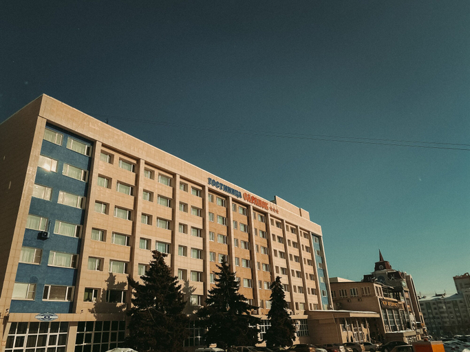 Exterior & Views