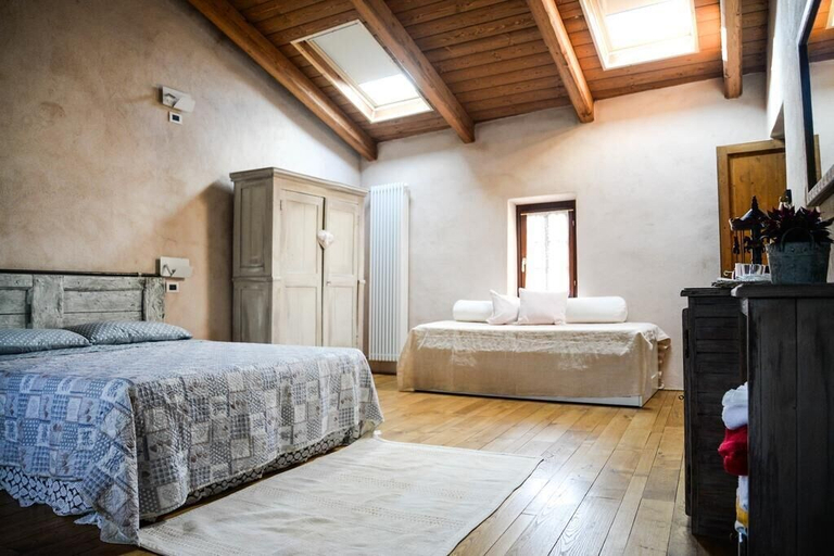 Bedroom 3, Agriturismo Magnarosa, Cuneo