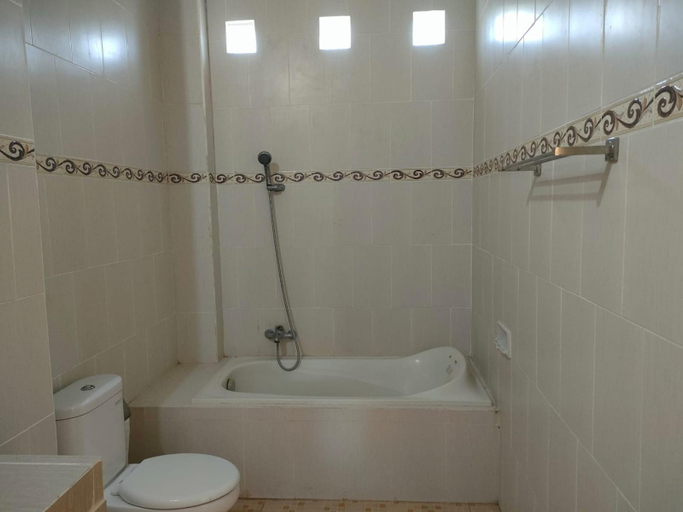 Bathroom 3, Close, Badung