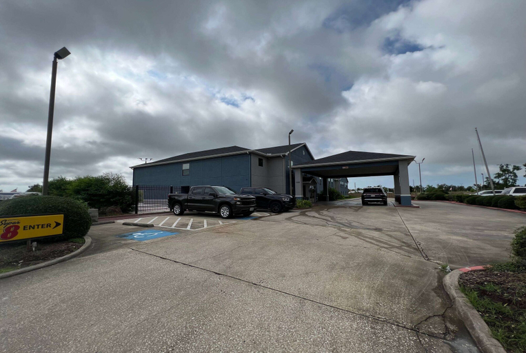 Exterior & Views 2, Super 8 by Wyndham Lake Charles/Sulphur, Calcasieu