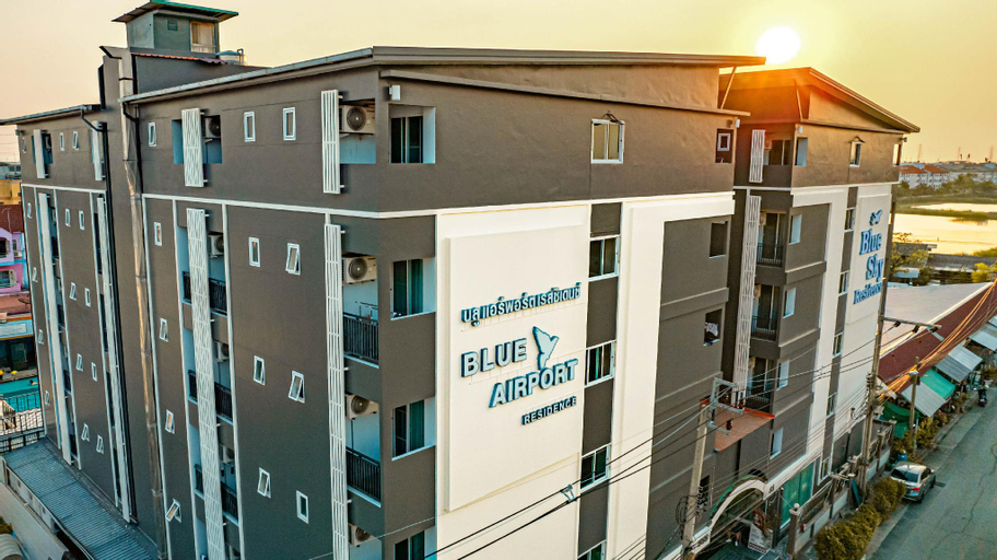 Exterior & Views 25