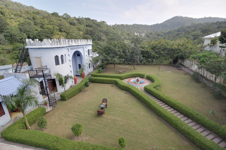 Exterior & Views