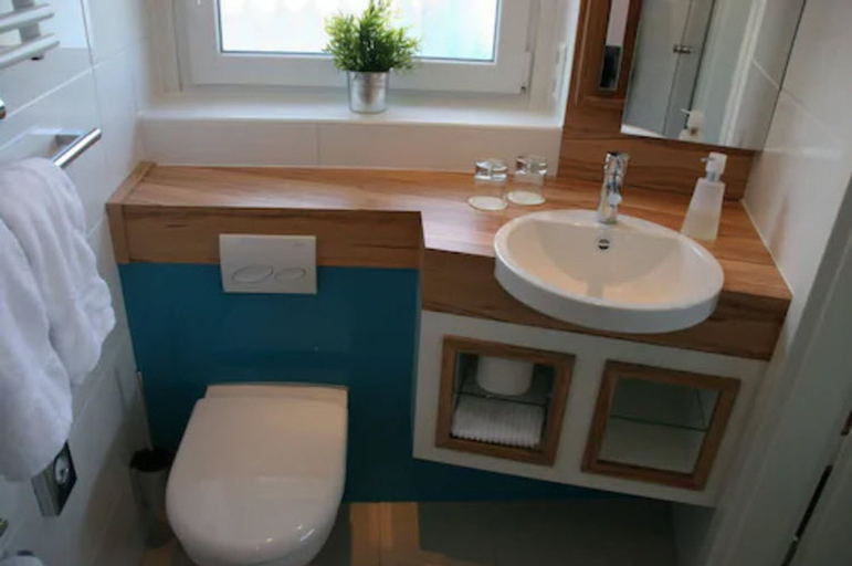 Bathroom 5, Haus Miramar, Pinneberg