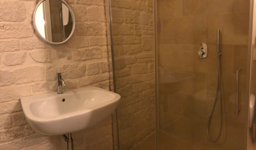 Bathroom 3, Dimora Miccolis, Bari