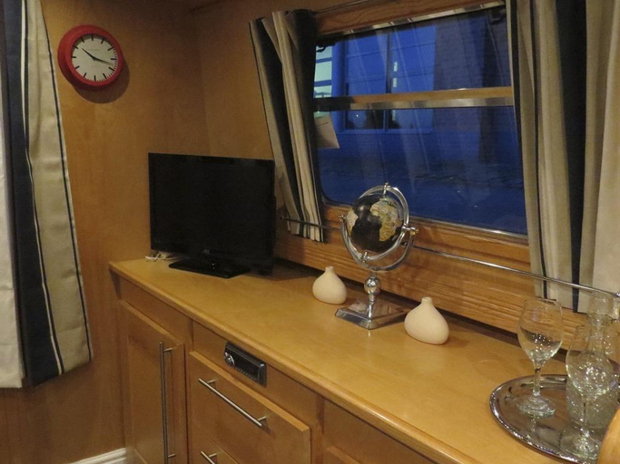Bathroom 2, Houseboat Hotels, Sheffield