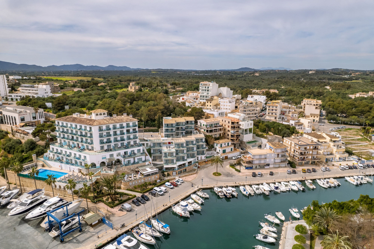 Exterior & Views 2, Portodrach Aparthotel & Suites, Baleares