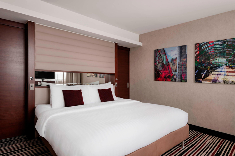 Bedroom 5, Frankfurt Marriott Hotel, Frankfurt am Main