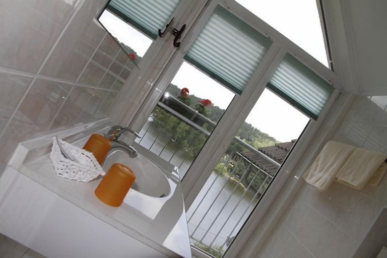 Bathroom 5, Waldhaus Lauenhain, Mittelsachsen