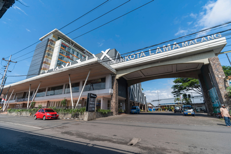 Exterior & Views 21