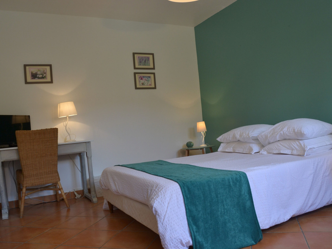 Bedroom 3, Les Célestines, Marne
