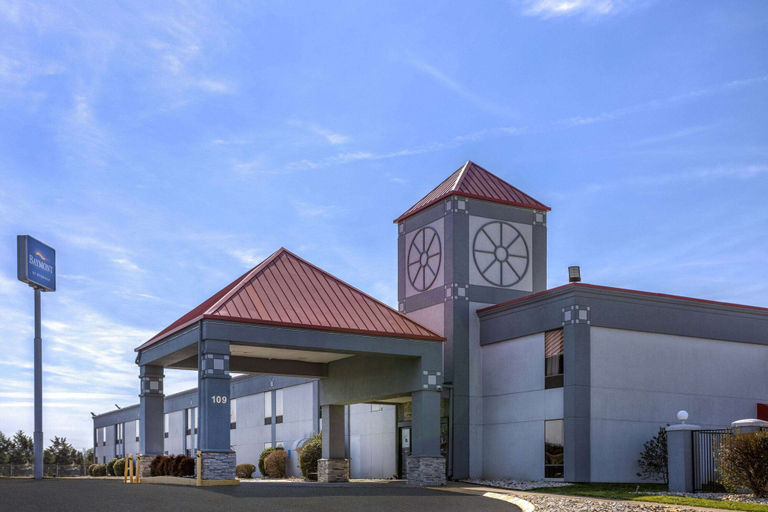Exterior & Views