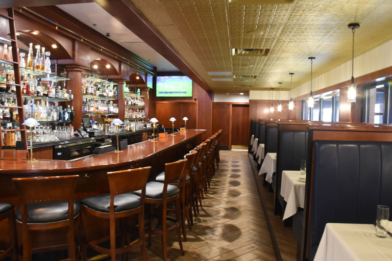 Food & Drinks 5, Wyndham Moline on John Deere Commons, Rock Island