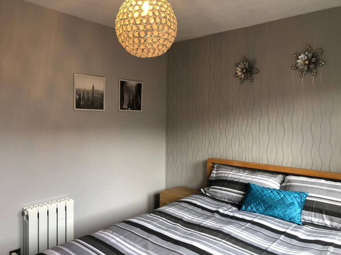 Bedroom 2, Stunning 2-bed Serviced Selfcatering Apartment, Edinburgh