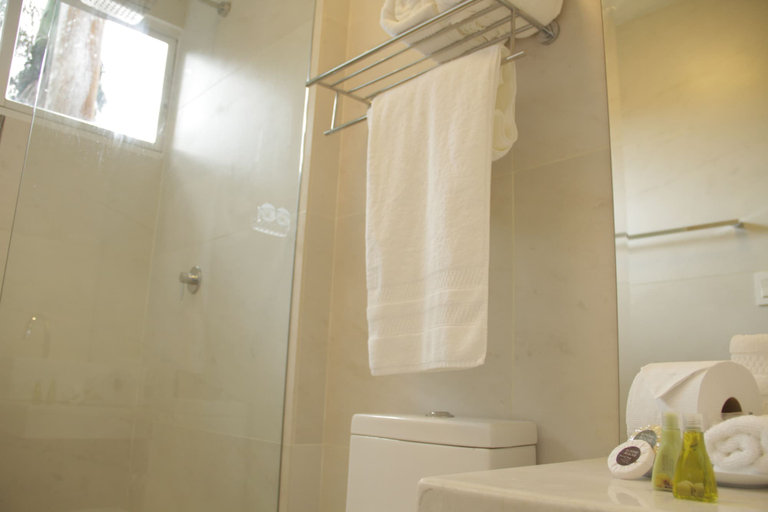 Bathroom 4, Albrook Inn, Panamá