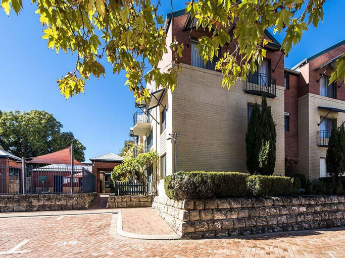 Subiaco Village 18, Subiaco