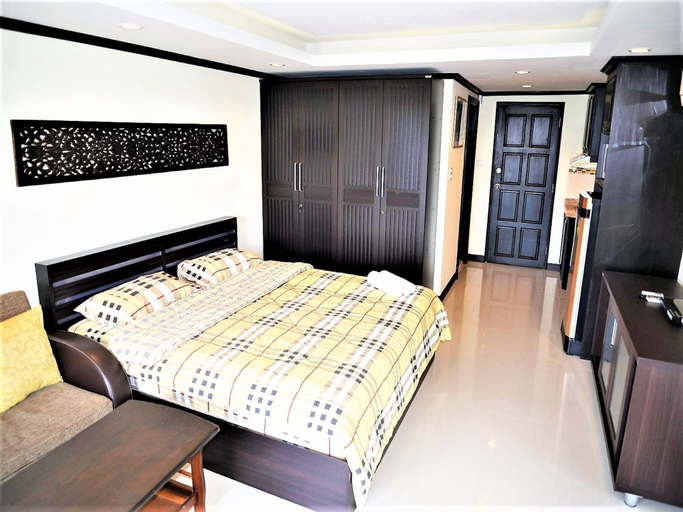 Others 4, Large Corner Studio Condo Jomtien - Sleeps 2, Pattaya