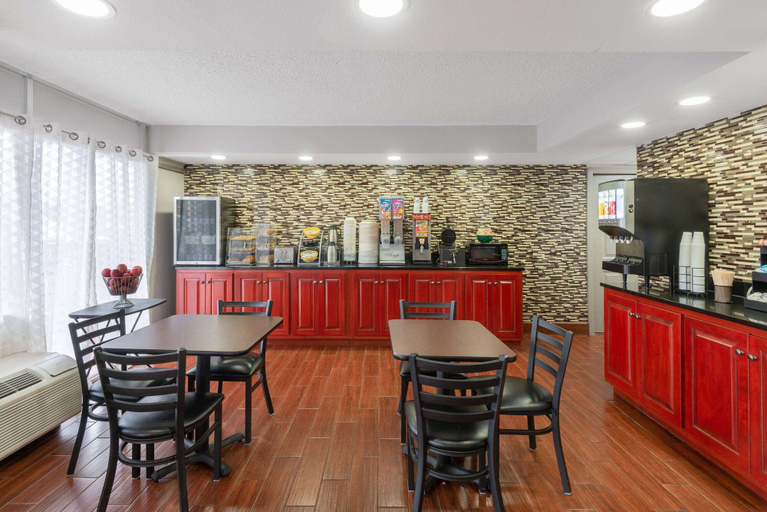 Food & Drinks 5, Days Inn by Wyndham Charlottesville/University Area, Charlottesville