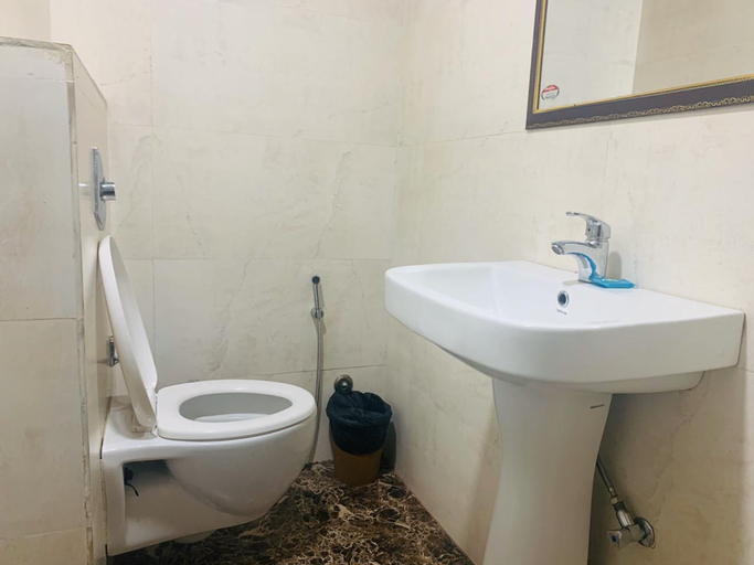 Bathroom 3, Hotel red inn, Karnal