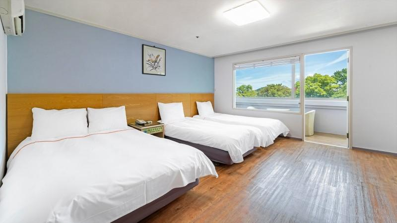Bedroom 1, Jeju Honey Crown Hotel Pension, Jeju