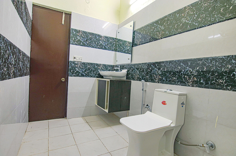 Bathroom 4, Fabhotel Town Pride, Sahibzada Ajit Singh Nagar