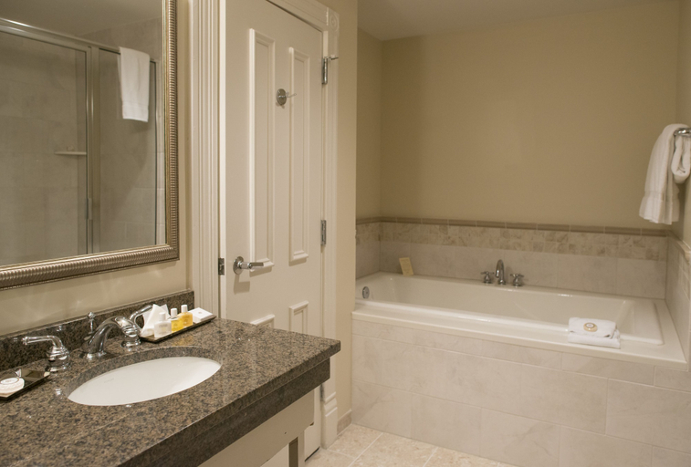 Bathroom 4, Fulton Lane Inn, Charleston