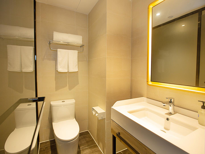 Bathroom 4, Hanting Premium Hotel Luoyang University City, Luoyang