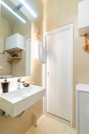 Bathroom, Sunny apartment right under Parthenon, Attica