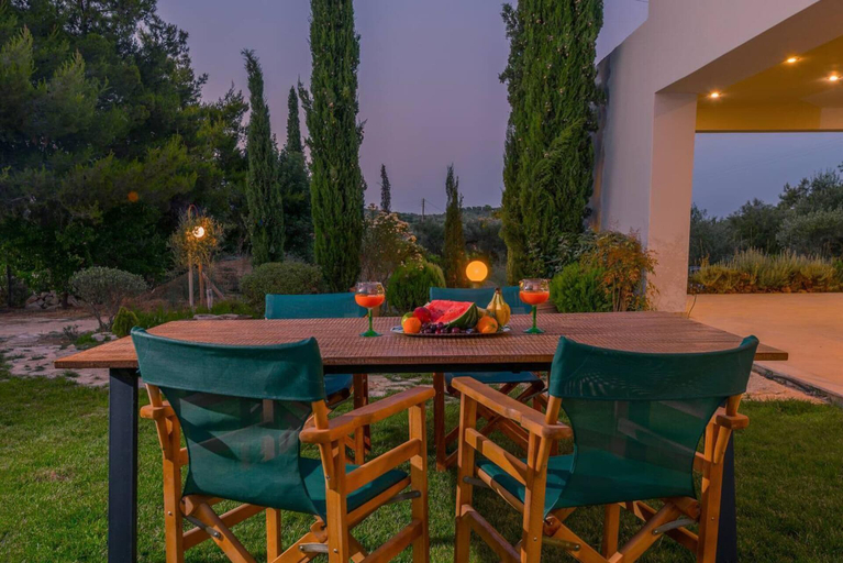 Others 5, Villa Verano - Spacious 5-bdr & 5-bth Villa, Ionian Islands