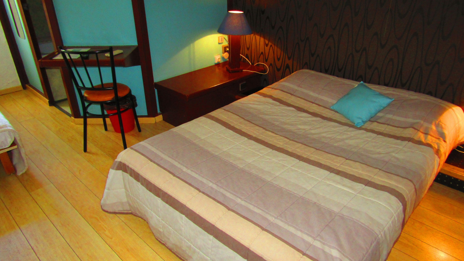 Bedroom 3, Aix Hotel, Bouches-du-Rhône