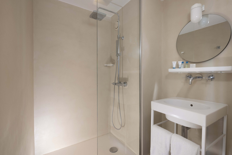 Bathroom 3, Le Petit Beaumarchais Hotel & Spa, Paris