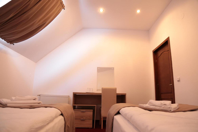 Bedroom 2, Hotel Apollonia, Brasov