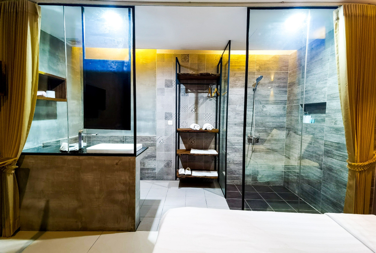 Bathroom 4