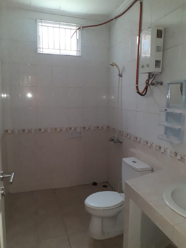 Bathroom 5, Villa Kota Air by Nooryani, Bogor