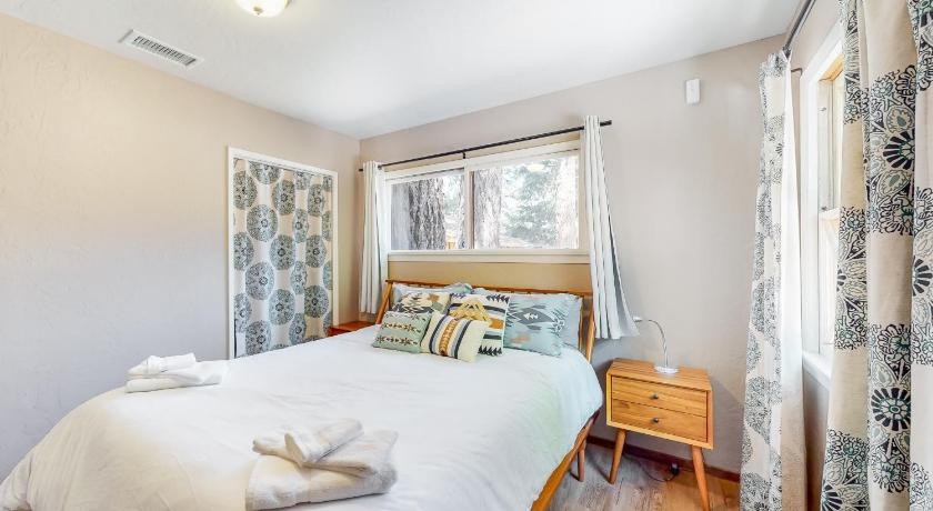 Bedroom 3, Woodsy Whimsy, San Bernardino