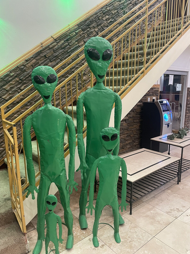 Others 5, Alien Residence Inn, Reeves