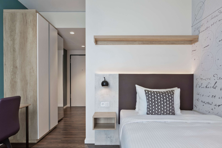 Bedroom 5, Stellaris Apartment Hotel, München