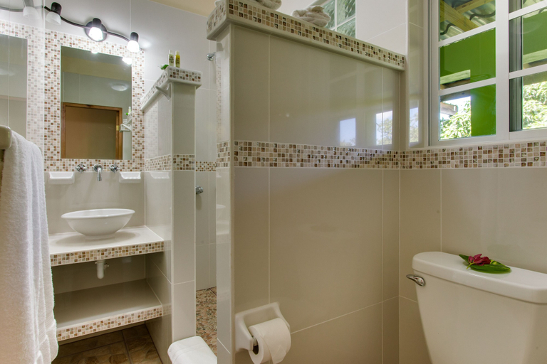 Bathroom 4, Midas Belize
