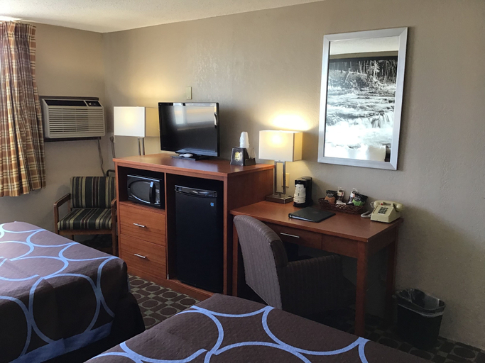 Bedroom 3, Super 8 by Wyndham Miles City, Custer