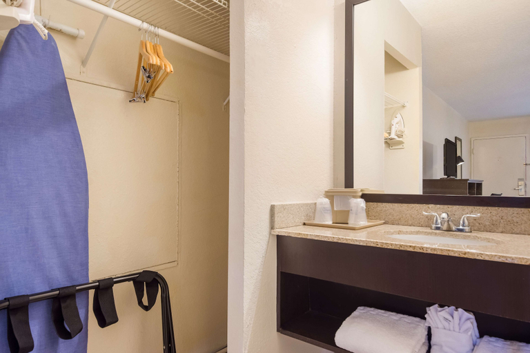 Bathroom 4, SureStay Hotel by Best Western St. Pete Clearwater Airport, Pinellas