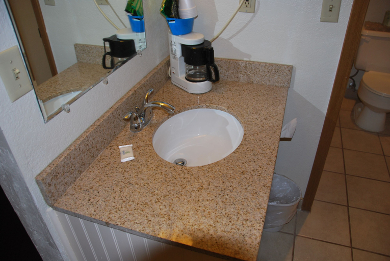 Bathroom 4, National 9 - Nephi 9 Inn, Juab