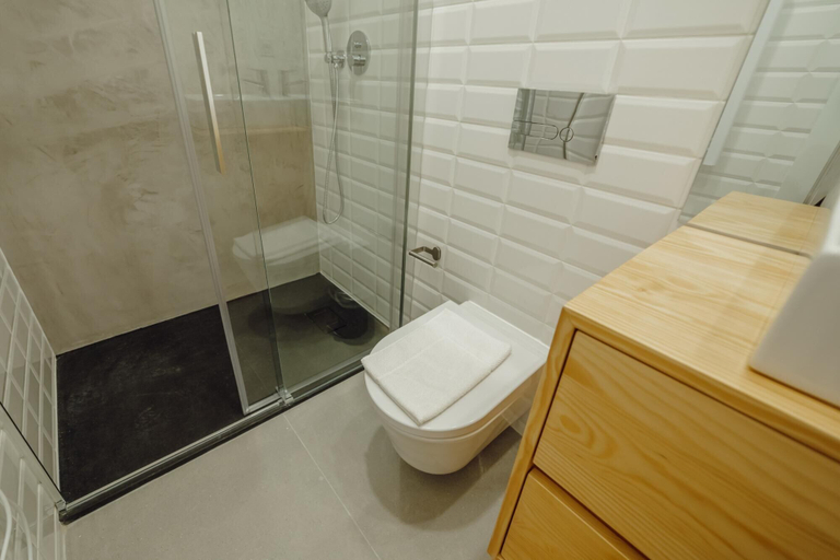Bathroom 4, Courtyard Oporto Design Apartment E, Porto