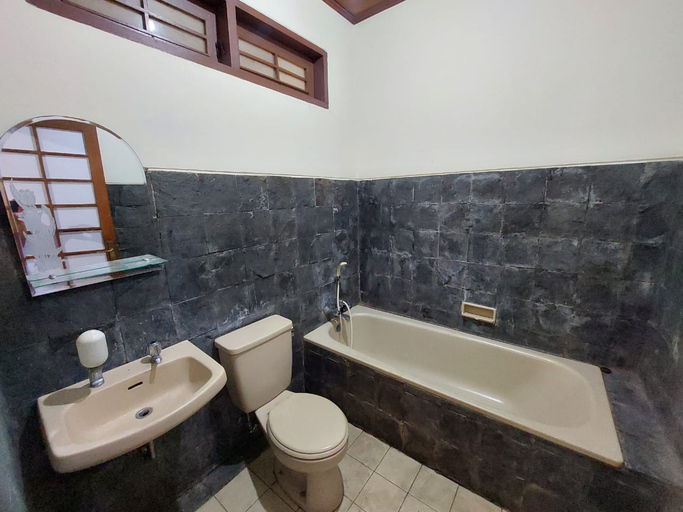 Bathroom 4, Villa Jepang Kota Bunga by Nooryani, Bogor