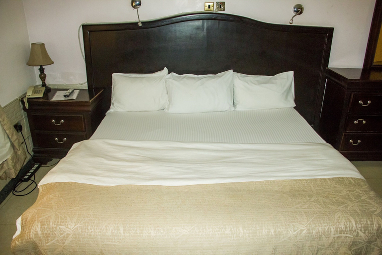 Bedroom 2, Tivoli Residence & Bar, Mushin