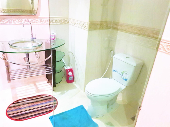 Bathroom, Beach Condo with Stunning Sea Views - Sleeps 2, Pattaya